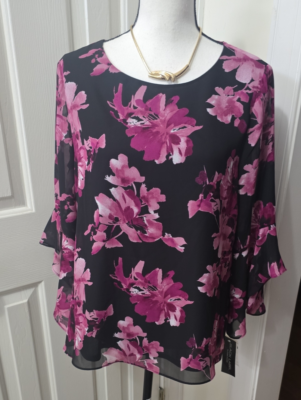 BLACK LABEL BRAND WOMEN'S BLACK FLORAL FLOWING SLEEVES PULLOVER TOP SIZE MEDIUM